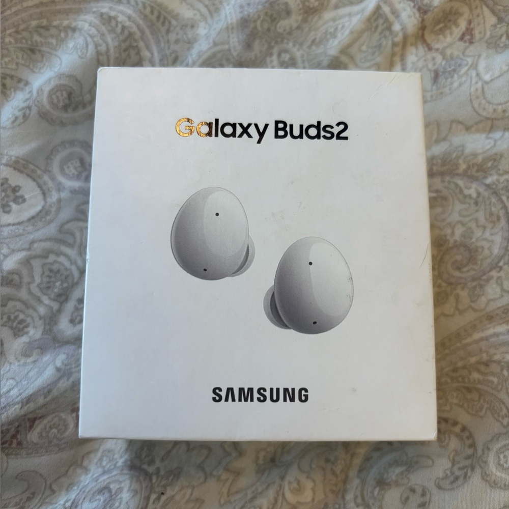 Samsung Galaxy Buds2 White New & Sealed noise cancelling 2 way speakers